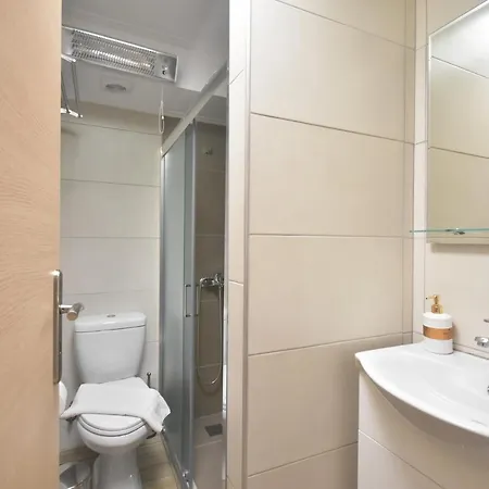 A&J Apartments Or Rooms Athens Airport Markópoulon Esterno foto