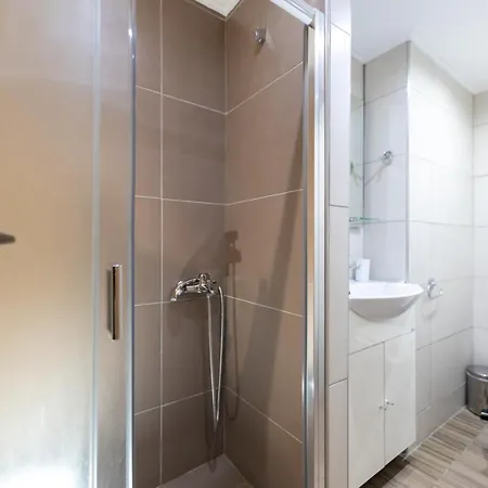 A&J Apartments Or Rooms Athens Airport Markópoulon Esterno foto