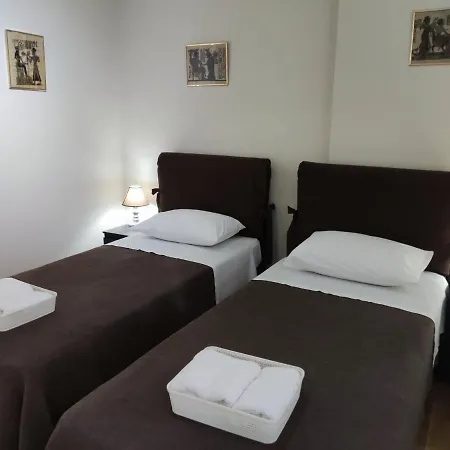 A&J Apartments Or Rooms Athens Airport Markópoulon Esterno foto