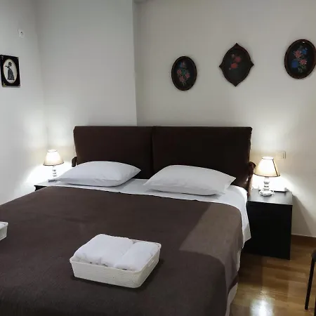A&J Apartments Or Rooms Athens Airport Markópoulon Esterno foto
