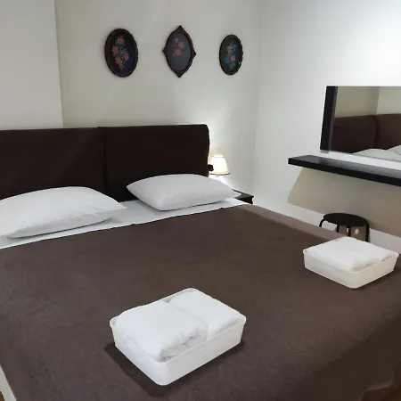 A&J Apartments Or Rooms Athens Airport Markópoulon Esterno foto